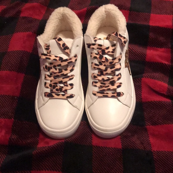 Shoes - Picture 4 of 5